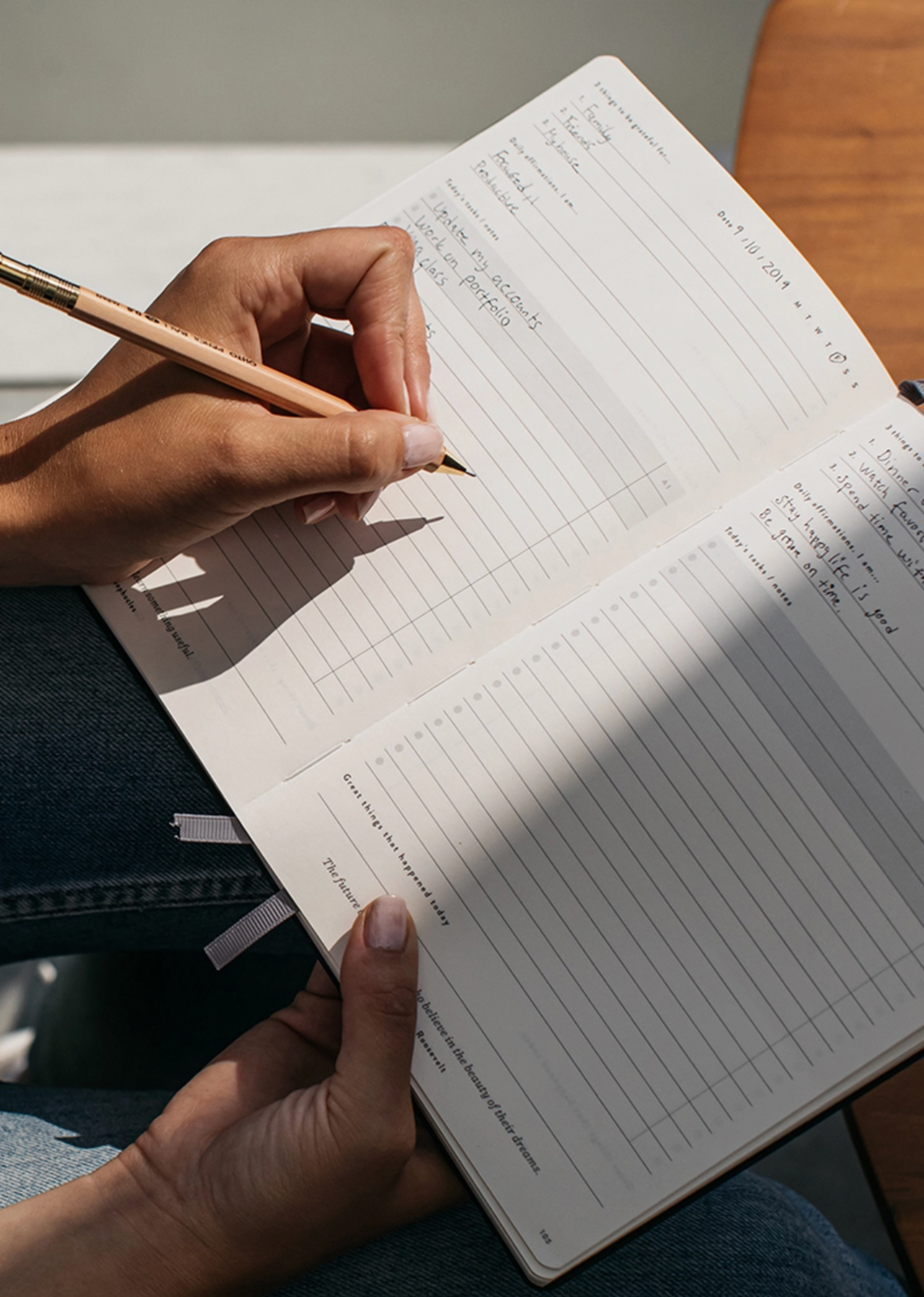 photo of our Daily goal setting planner designed for ambitious and mindful women looking to achieve balance.