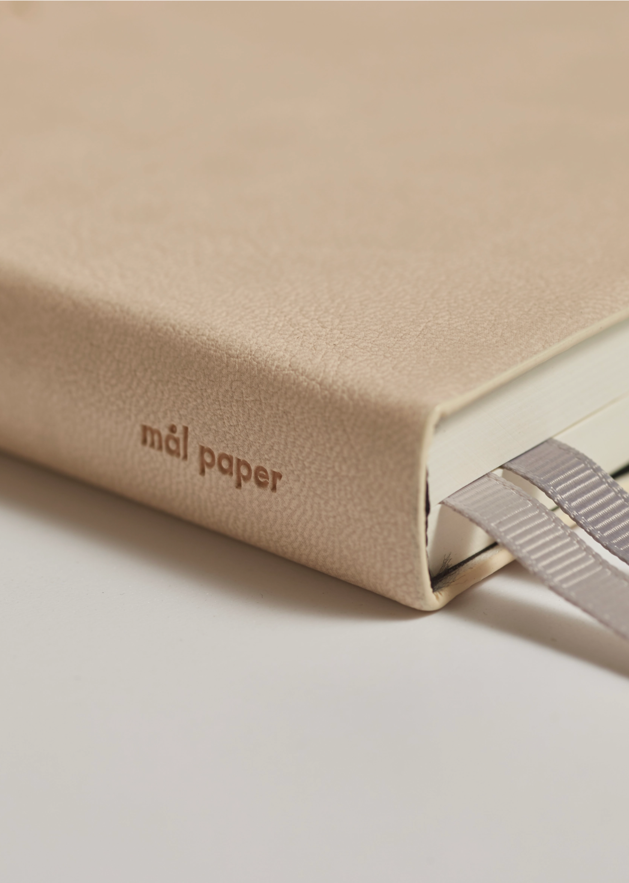 Detail of the spine of this Mal paper daily goal setting planner that is a structured goal-setting journal.